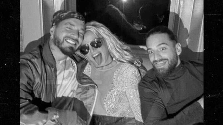 Britney-Spears-Grabs-Dinner-with-Maluma-and-J-Balvin-Promoting-Memoir-with-Tongue-Out.jpg