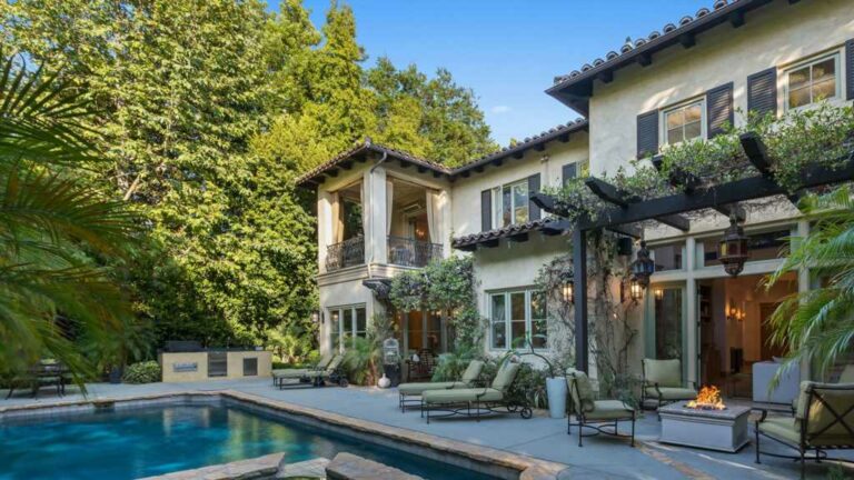 Britney-Spears039-Drama-Mansion-Hits-Market-at-Major-Price-Drop.jpg