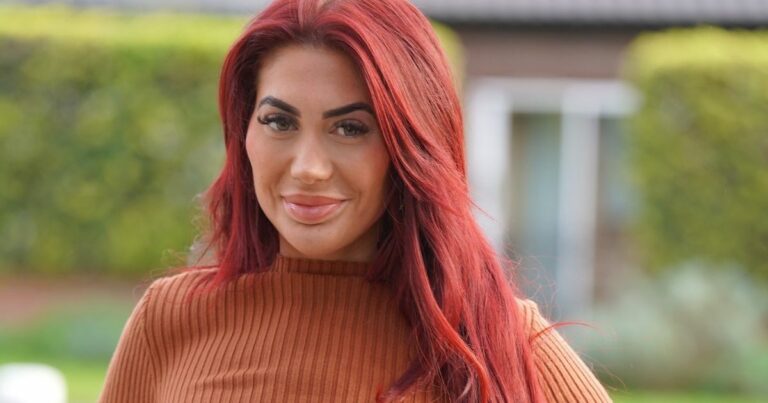 Chloe-Ferry-returns-to-her-early-Geordie-Shore-days-look-with-bright-red-hair.jpg