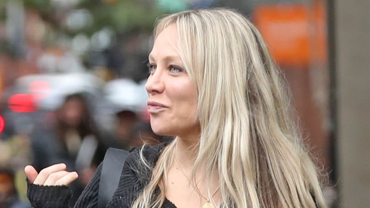 Chloe-Madeley-ditches-her-wedding-RING-again.jpg