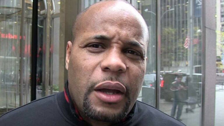 Daniel-Cormier-Rips-American-Airlines-Staffer-For-Giving-Away-His-Seat.jpg