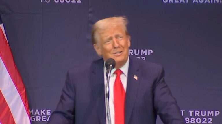 Donald-Trump-Roasts-Patriots-During-Campaign-Speech-Y039all-Suck.jpg