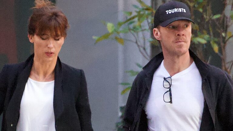 EMILY-PRESCOTT-Benedict-Cumberbatch-is-a-proud-tourist.jpg