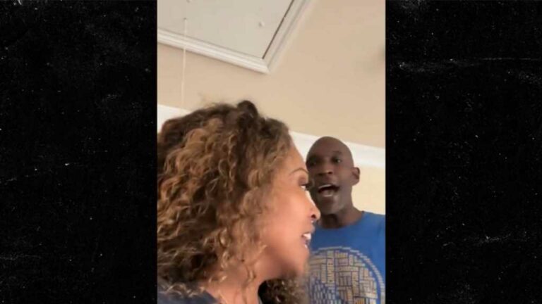 Ex-NBAer-Joe-Smith-Furious-After-Discovering-Wife039s-OnlyFans-Page.jpg