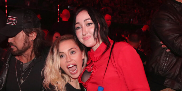 Fans-Think-Noah-Cyrus-is-Upset-About-a-Resurfaced-Miley-Cyrus-Video-–-Heres-Why.jpg