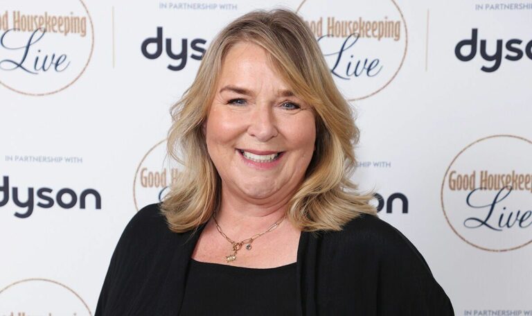 Fern-Britton-flooded-with-support-as-she-shares-hospital-pic-after-major-surgery.jpg