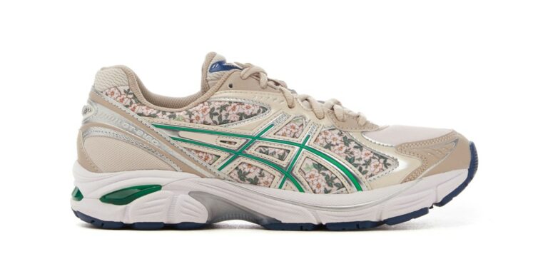 Floral-Detailing-Graces-the-ASICS-GT-2160.jpg