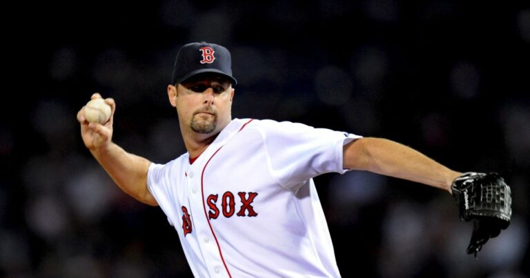 Former-teammates-Hollywood-stars-and-more-honor-former-Red-Sox-pitcher-dead-at-57.jpg