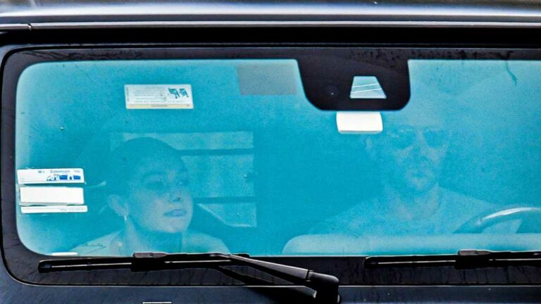Gigi-Hadid-amp-Bradley-Cooper-Return-to-NYC-After-Weekend-Getaway.jpg