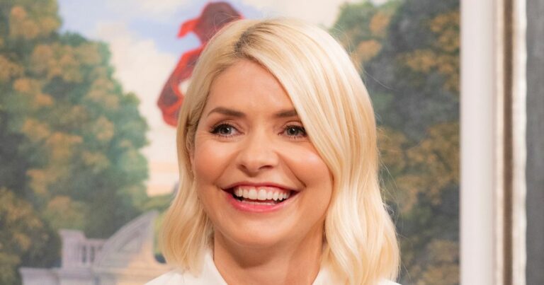 Holly-Willoughby-considering-quitting-UK-as-she-tries-to-move-on-from-year-from-hell.jpg