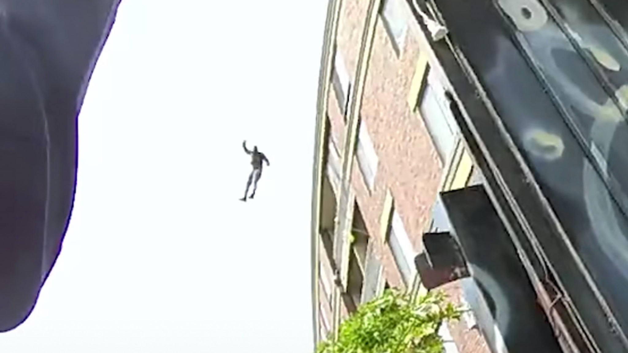 Home-Invasion-Suspect-Seen-Jumping-Off-Roof-Before-Crashing-to-Ground-Below.jpg