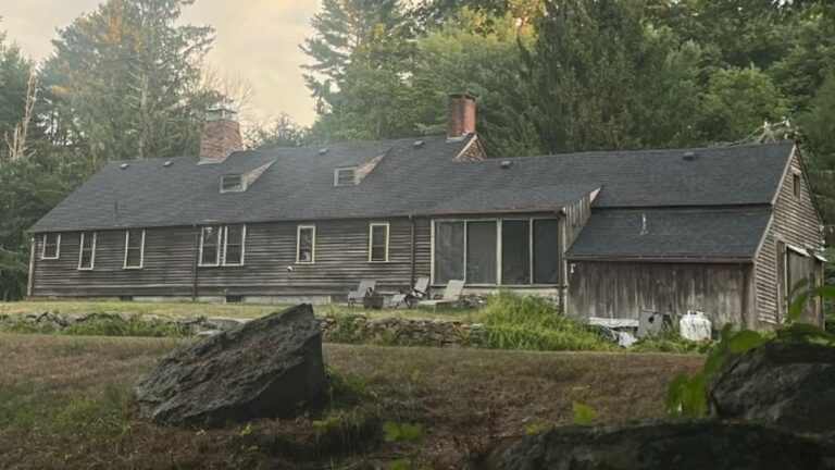 I-live-in-the-real-haunted-house-that-inspired-The-Conjuring.jpg