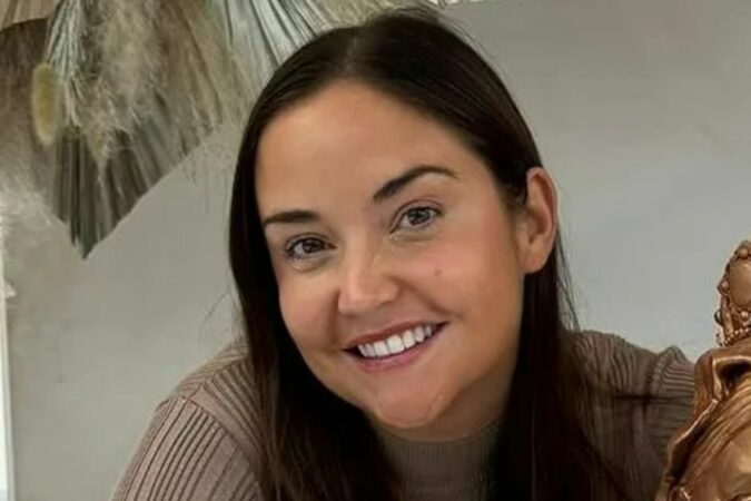 Inside-EastEnders-star-Jacqueline-Jossax27s-birthday-with-incredible-Queen-Vic-cake-as-she-returns-to-soap-The-Sun.jpg