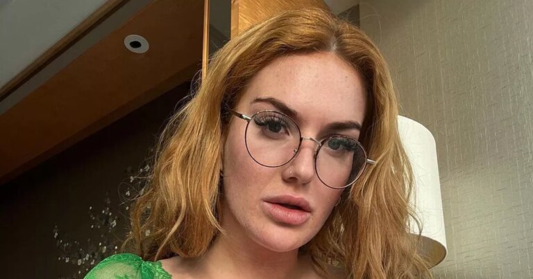 Ive-got-two-vaginas-–-I-use-one-for-work-and-boyfriend-claimed-other-as-his.jpg