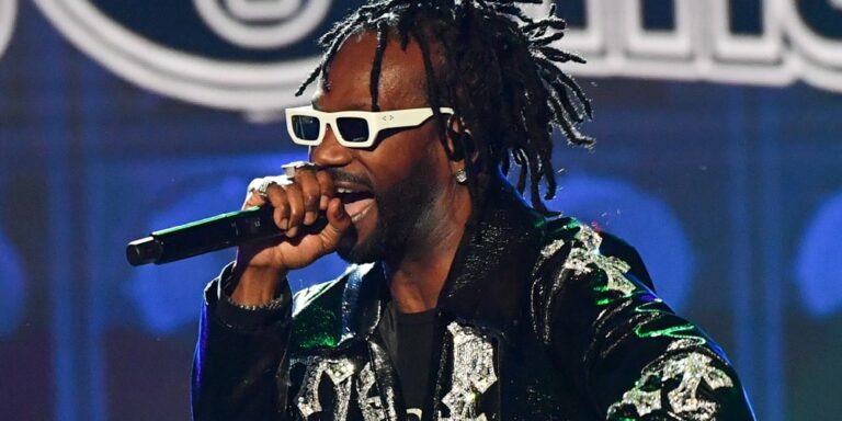 Juicy-J-Wants-a-Meeting-to-Discuss-the-Decline-in-Rap-Sales.jpg