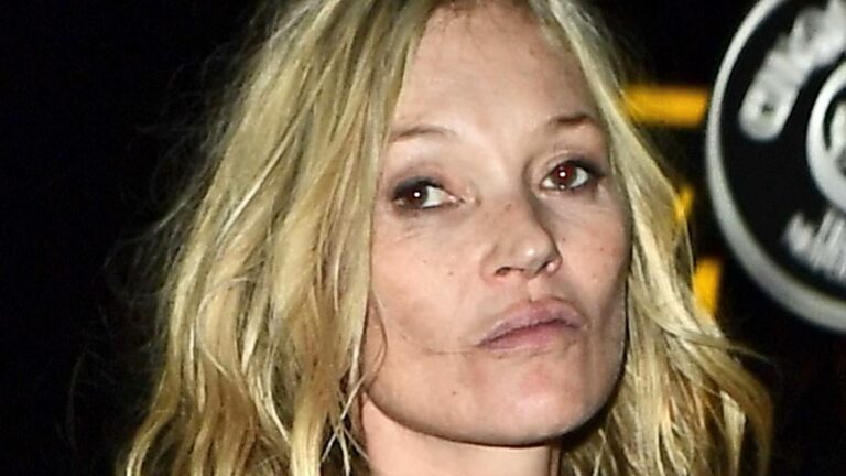 Kate-Moss-leaves-fashion-event-with-a-bottle-of-vodka-in-her-handbag.jpg
