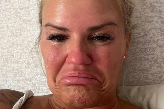 Kerry-Katona-supported-by-fans-as-she-breaks-down-in-tears-and-shares-emotional-picture-The-Sun.jpg