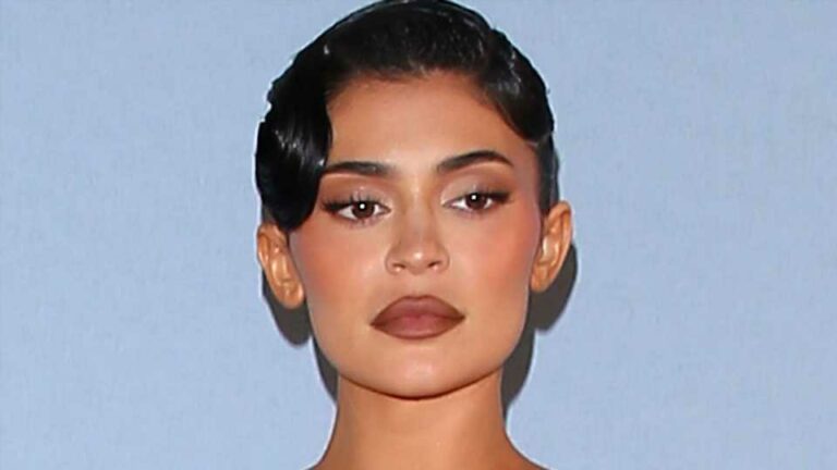 Kylie-Jenner-snaps-x27my-back-hurtsx27-as-daughter-Stormi-5-and-niece-True-5-climb-on-her-in-new-video-The-Sun.jpg