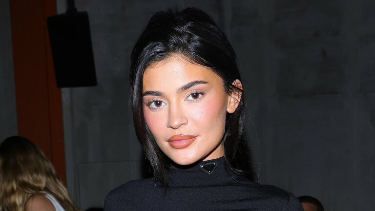 Kylie-Jenneraposs-MEGA-MANSION-in-Hidden-Hills-takes-shape-with-roof.jpg