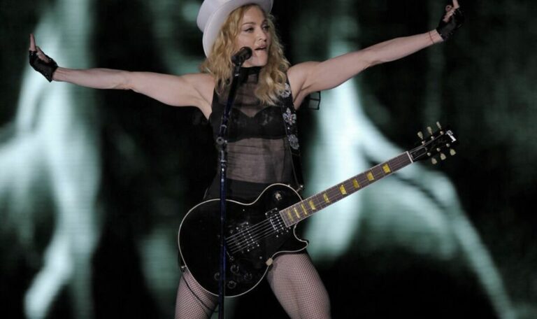 Lady-Madonna-is-on-her-78-date-tour-to-celebrate-40-years-since-her-debut.jpg