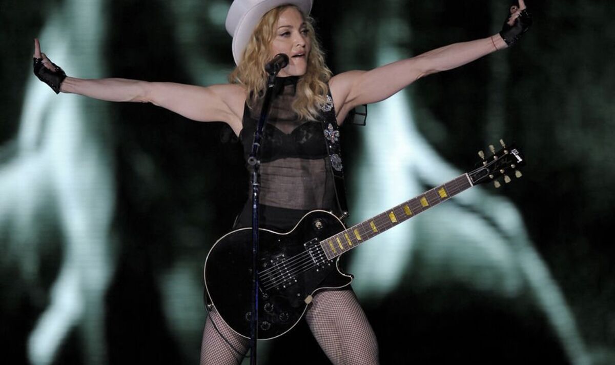 Lady-Madonna-is-on-her-78-date-tour-to-celebrate-40-years-since-her-debut.jpg