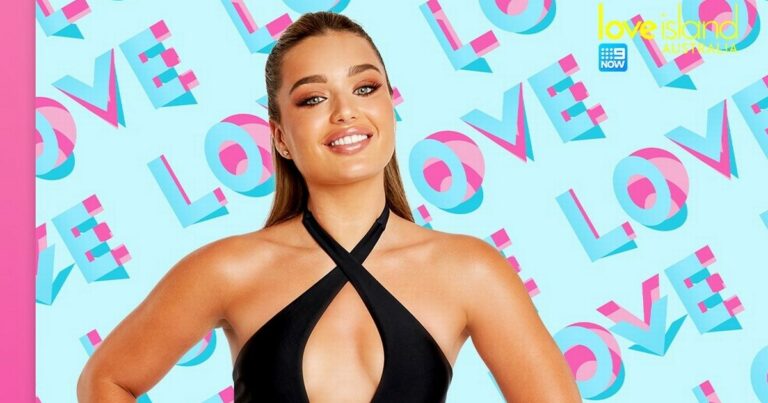 Love-Island-legend-turns-heads-as-she-returns-to-villa-for-Australian-series.jpg