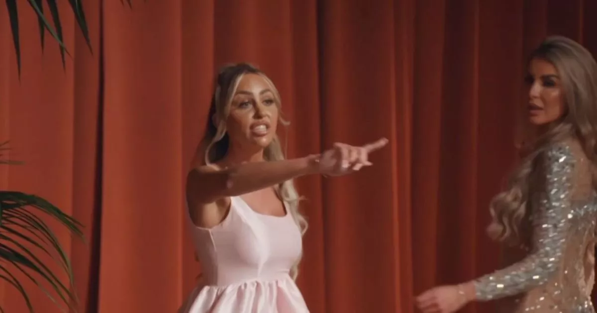 MAFS-UK-star-Ella-storms-off-set-and-smashes-glass-after-tense-co-star-bust-up.jpg