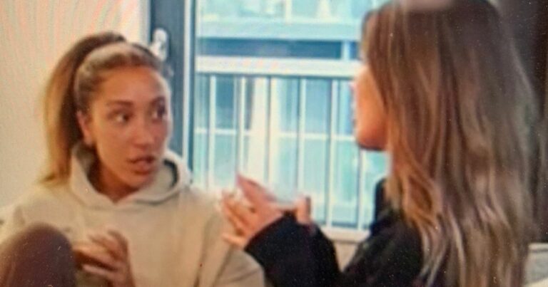 Married-at-First-Sight-fans-spot-hilarious-filming-blunder-during-Shona-and-Laura-chat-.jpg