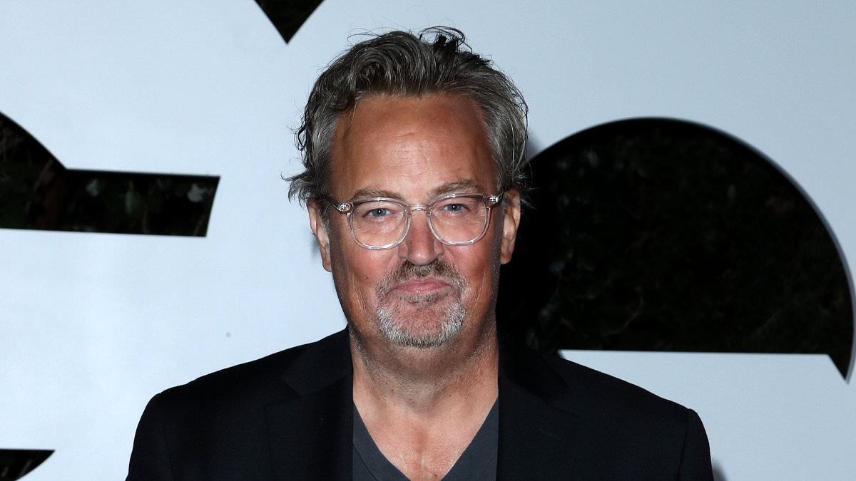 Matthew-Perry-memorial-outside-NYC-Friends-apartment-grows.jpg