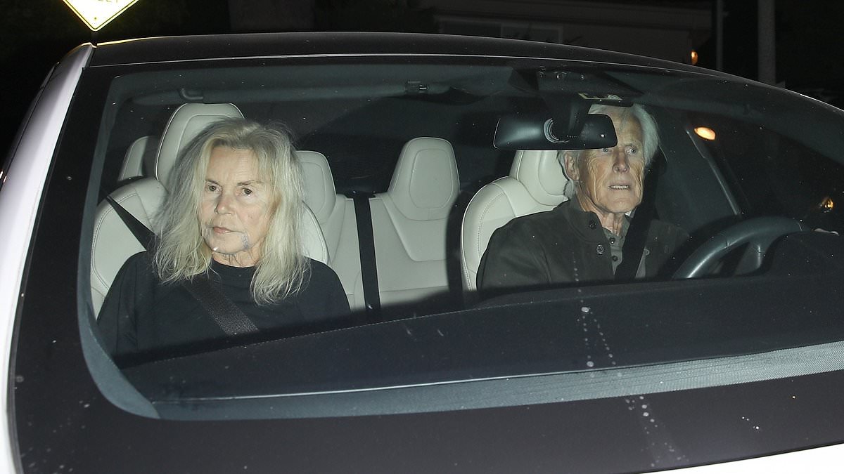 Matthew-Perryaposs-family-arrive-his-Los-Angeles-home-where-he-died.jpg