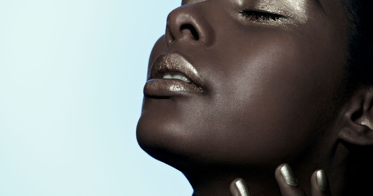 Metallic-makeup-is-trending-for-party-season-–-heres-what-you-need-to-get-the-look.jpg