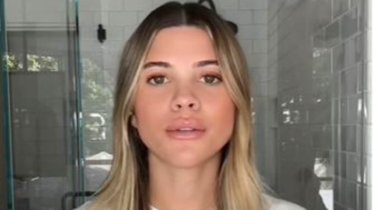 Millennials-are-alarmed-by-Sofia-Richieaposs-aposconcealer-lipsapos-tutorial.jpg
