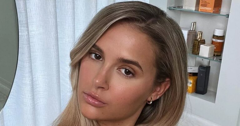 Molly-Mae-Hague-strips-naked-for-steamy-bath-snap-as-fans-dub-her-breathtaking.jpg
