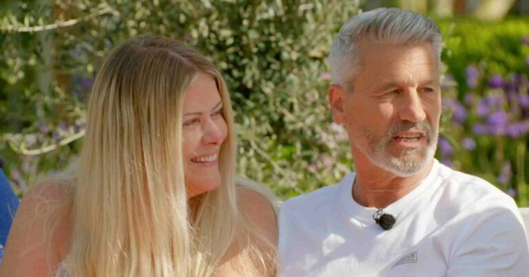 My-Mum-Your-Dads-Roger-shares-new-loved-up-snap-with-Janey-as-fans-brand-them-genuine-.jpg