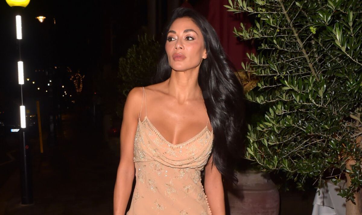 Nicole-Scherzinger-flaunts-cleavage-in-figure-hugging-nude-dress.jpg