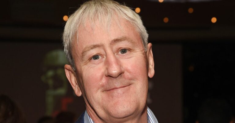 Only-Fools-and-Horses-star-Nicholas-Lyndhurst-wept-on-set-of-Frasier-reboot.jpg