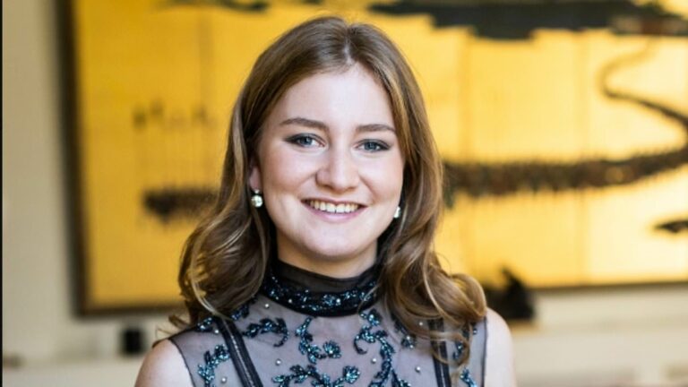 Princess-Elisabeth-of-Belgium-in-new-portraits-released-for-birthday.jpg
