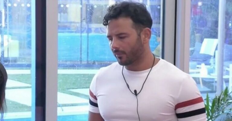 Ryan-Thomas-fights-back-tears-as-he-recalls-Celebrity-Big-Brother-incident-with-Roxanne-Pallett-.jpg