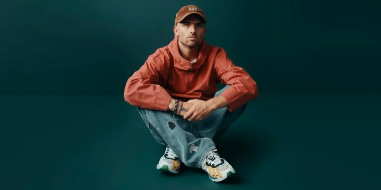 Sean-Wotherspoon-and-Gap-Debut-Archive-Inspired-quotRe-Issuequot-Collection.jpg
