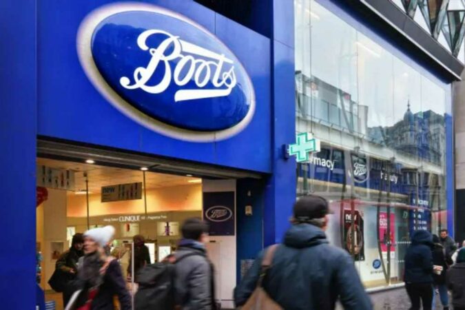 Shoppers-say-farewell-to-Boots-as-two-more-stores-close-doors-for-good-today-and-hundreds-more-are-set-to-follow-The-Sun.jpg