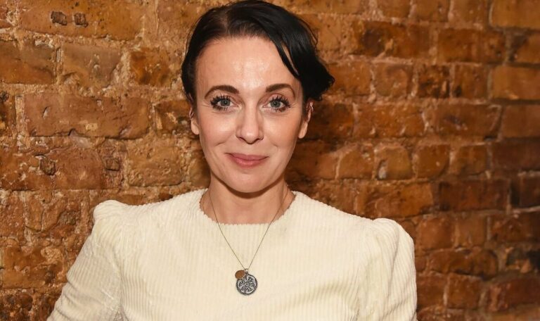 Strictlys-Amanda-Abbington-says-we-must-look-after-each-other-following-loss.jpg