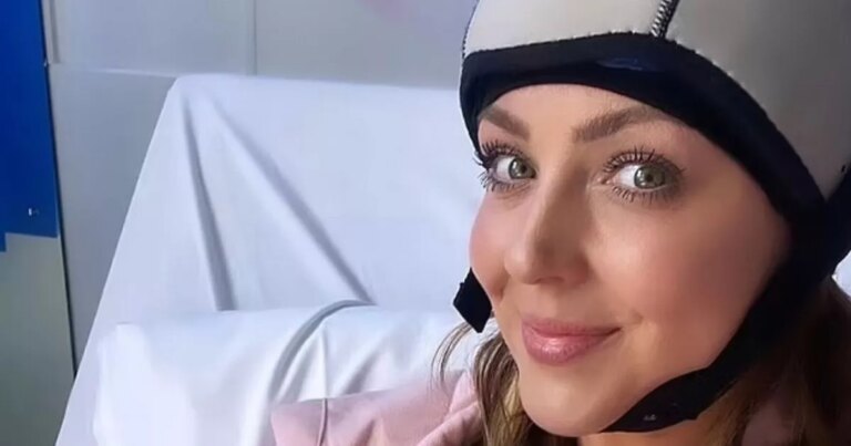 Strictlys-Amy-Dowden-almost-died-during-chemo-It-got-very-bad-I-was-unresponsive.jpg
