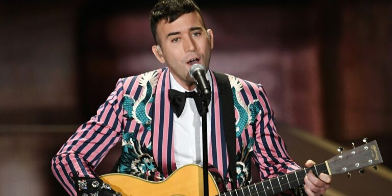 Sufjan-Stevens-Gets-A-Running-Start-on-New-Cut-From-Forthcoming-LP-‘Javelin.jpg