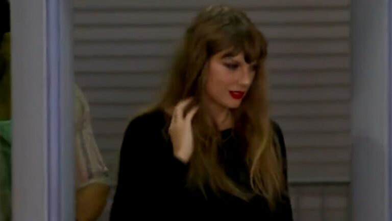 Taylor-Swift-Shows-Up-in-Person-Again-for-Travis-Kelces-Game-Against-Jets.jpg