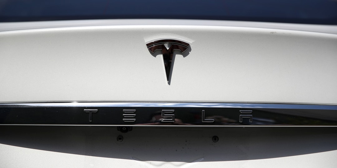 Teslas-New-‘Driver-Drowsiness-Warning-Detects-Yawns-and-Closed-Eyes.jpg
