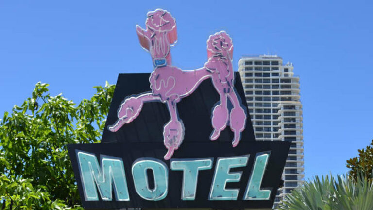 The-height-of-glamour-Look-no-further-than-an-Australian-motel.jpg