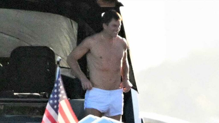Tom-Brady-Shows-Off-Jacked-Bod-While-Boating-In-Florida.jpg
