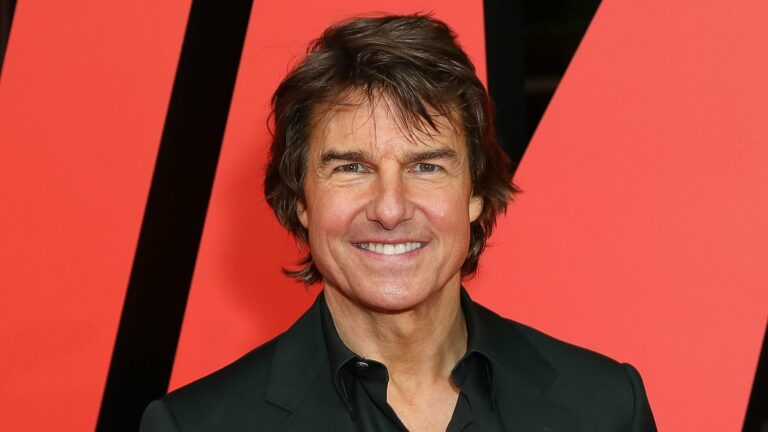 Tom-Cruise-lands-film-crew-jobs-on-Rick-Astleyaposs-new-music-video.jpg