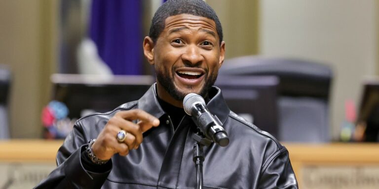 Usher-Honored-With-His-Own-Day-in-Las-Vegas-and-Given-Key-to-City.jpg