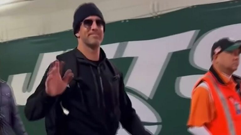 Aaron-Rodgers-Walking-Without-Limp-Or-Crutches-8-Weeks-After-Tearing-Achilles.jpg